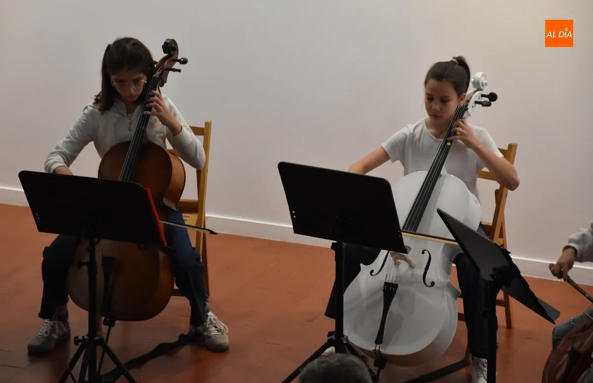 Foto 4 - Compositores cl&aacute;sicos gu&iacute;an la audici&oacute;n de los alumnos de Violonchelo