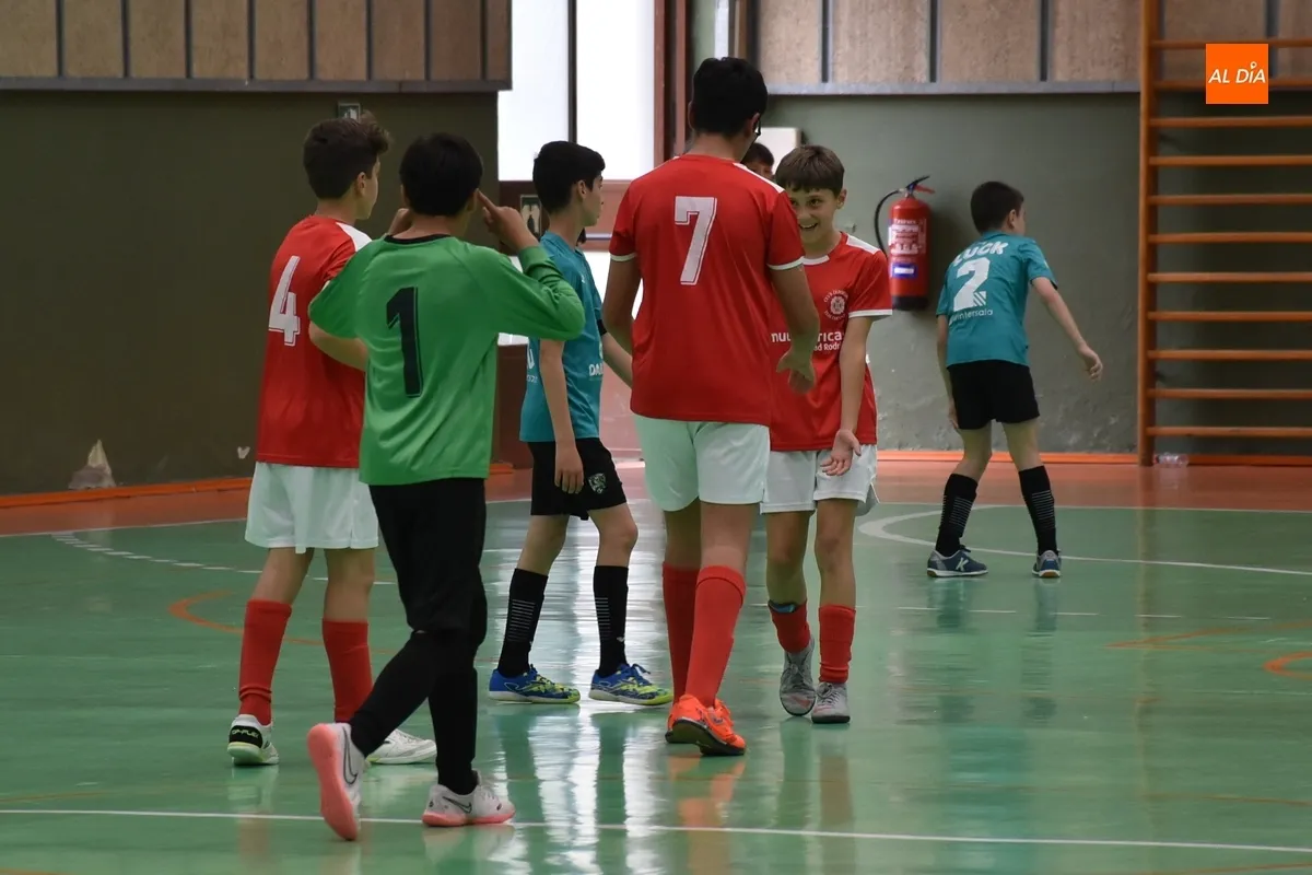 Foto 5 - El Alev&iacute;n A del III Columnas se proclama Campe&oacute;n de Liga