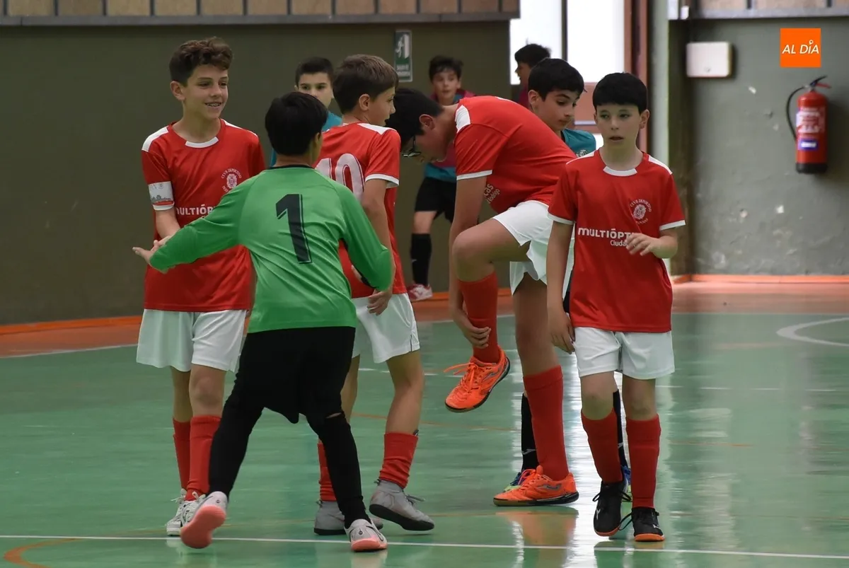 Foto 6 - El Alev&iacute;n A del III Columnas se proclama Campe&oacute;n de Liga