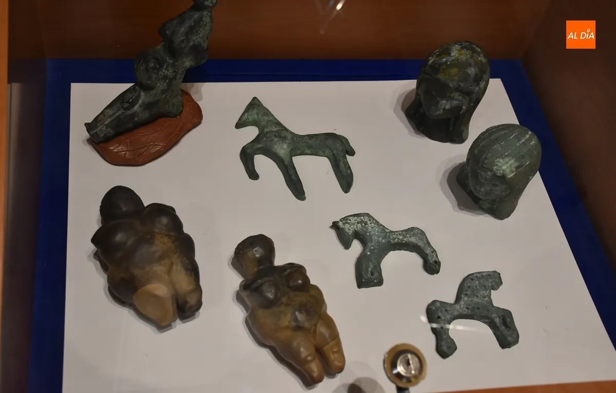 Foto 8 - La Casa de la Cultura se llena de creatividad gracias a los alumnos de Cer&aacute;mica de la Escuela de Adultos