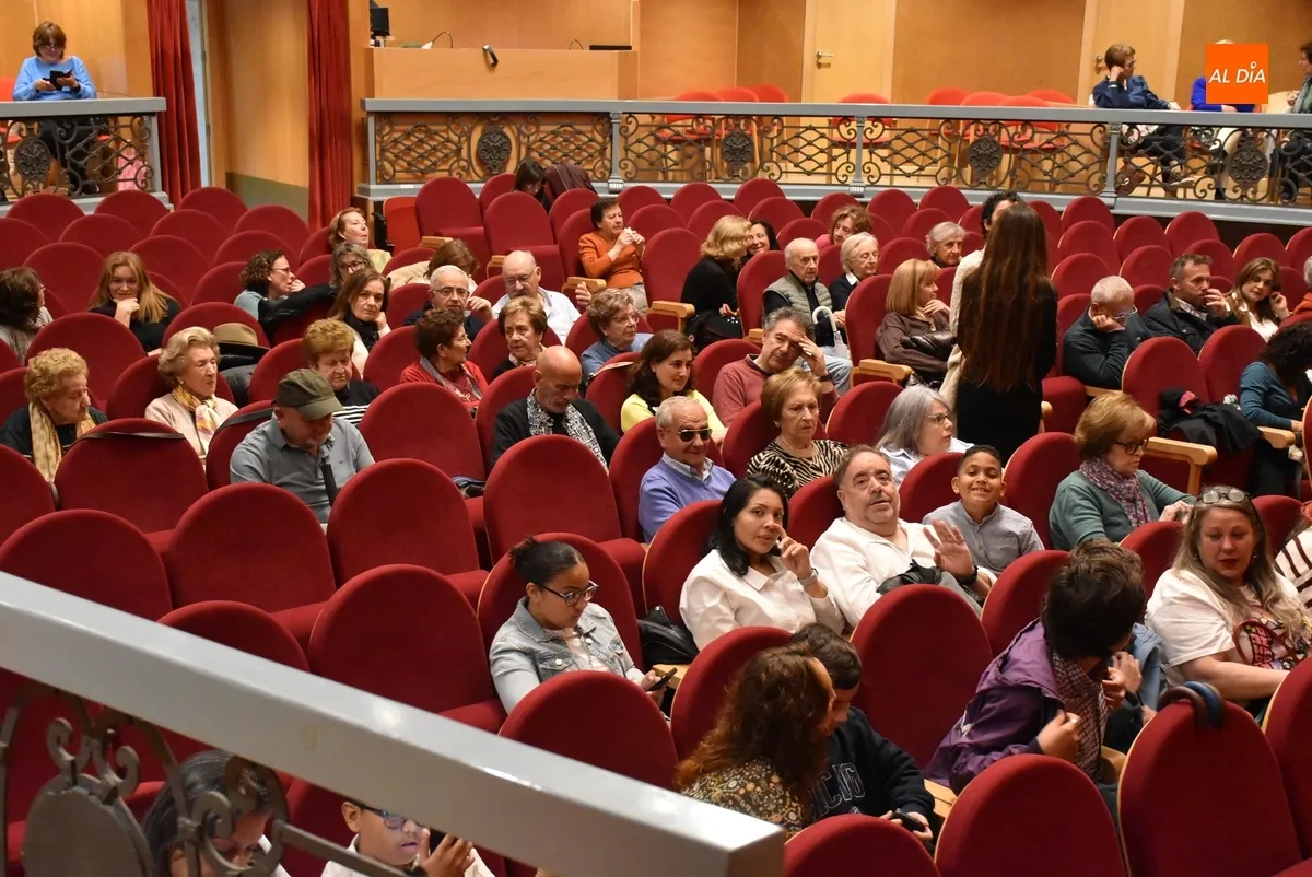 Foto 3 - Am&oacute;s Lora regresa 9 a&ntilde;os despu&eacute;s a las tablas del Teatro Nuevo