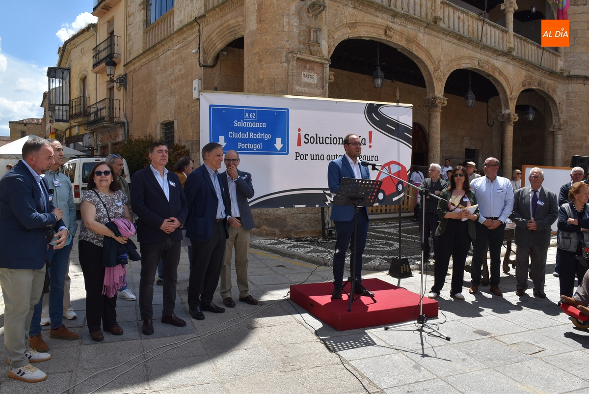 Instituciones de diversa índole plasman su unidad para reivindicar el arreglo de la A-62