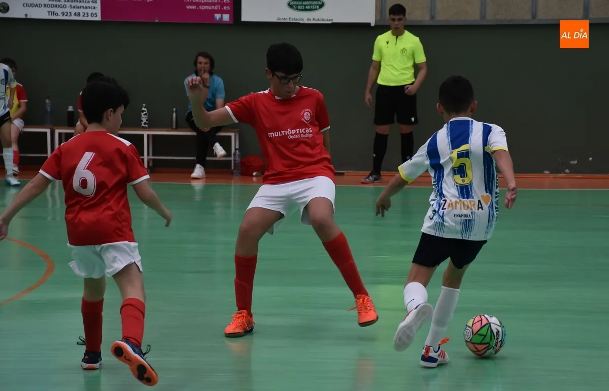 Foto 2 - El III Alev&iacute;n A saca tambi&eacute;n adelante su 2&ordm; partido de la fase regional