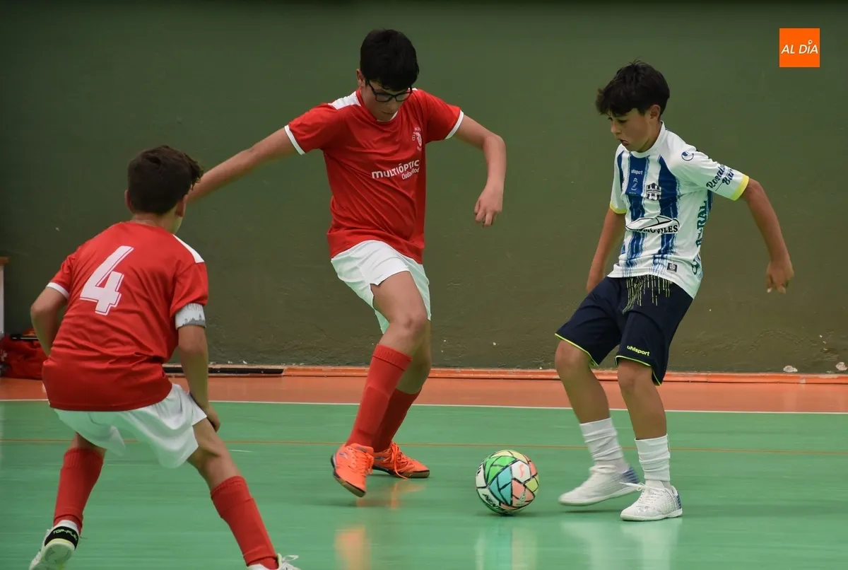 Foto 5 - El III Alev&iacute;n A saca tambi&eacute;n adelante su 2&ordm; partido de la fase regional