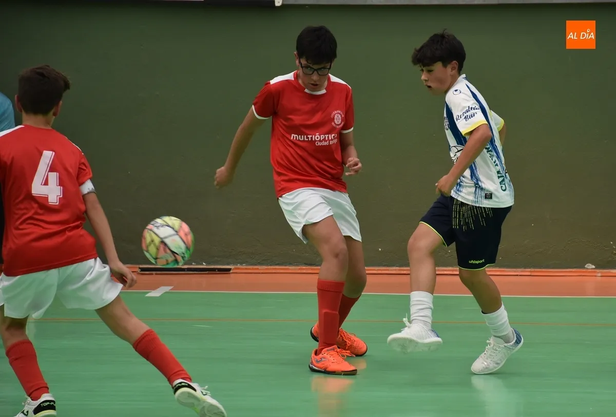 Foto 6 - El III Alev&iacute;n A saca tambi&eacute;n adelante su 2&ordm; partido de la fase regional
