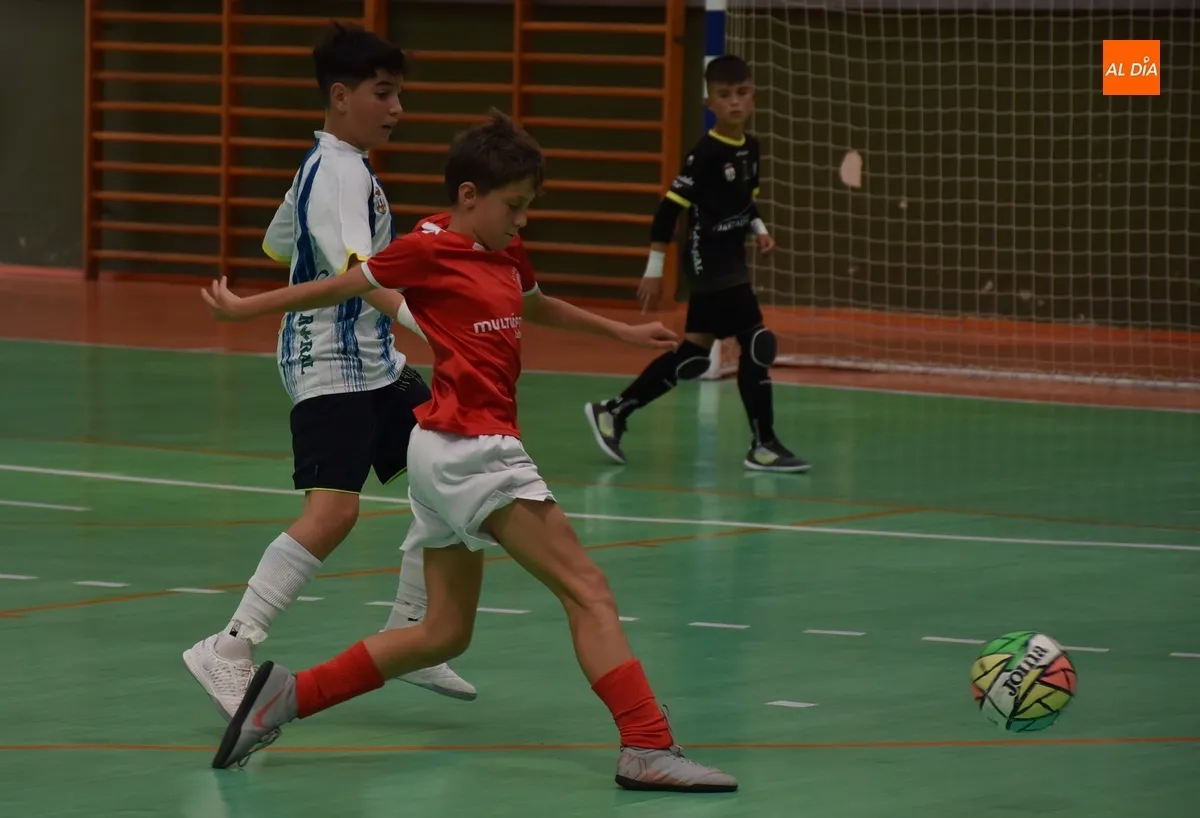 Foto 8 - El III Alev&iacute;n A saca tambi&eacute;n adelante su 2&ordm; partido de la fase regional