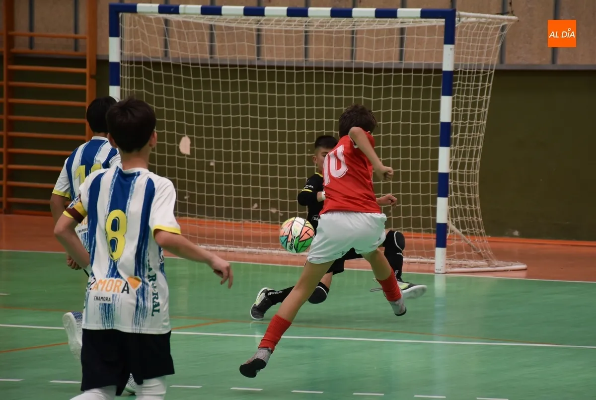 Foto 9 - El III Alev&iacute;n A saca tambi&eacute;n adelante su 2&ordm; partido de la fase regional