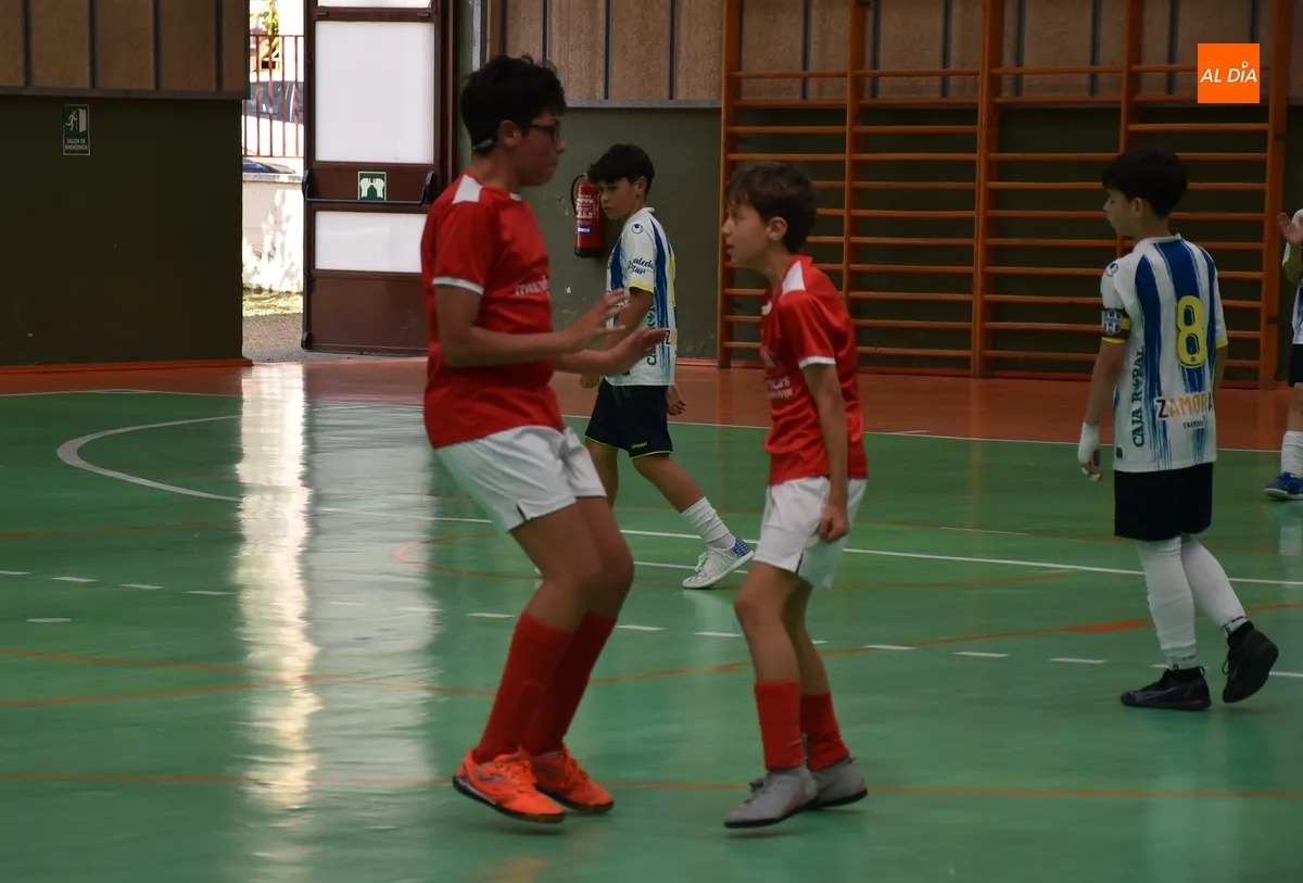 Foto 11 - El III Alev&iacute;n A saca tambi&eacute;n adelante su 2&ordm; partido de la fase regional