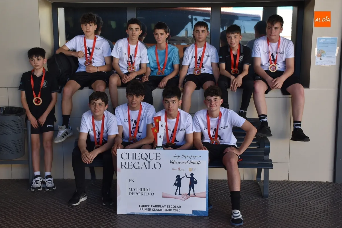 Foto 4 - Retornan a casa los campeones regionales del III Columnas, que tambi&eacute;n se llevaron el Fair Play