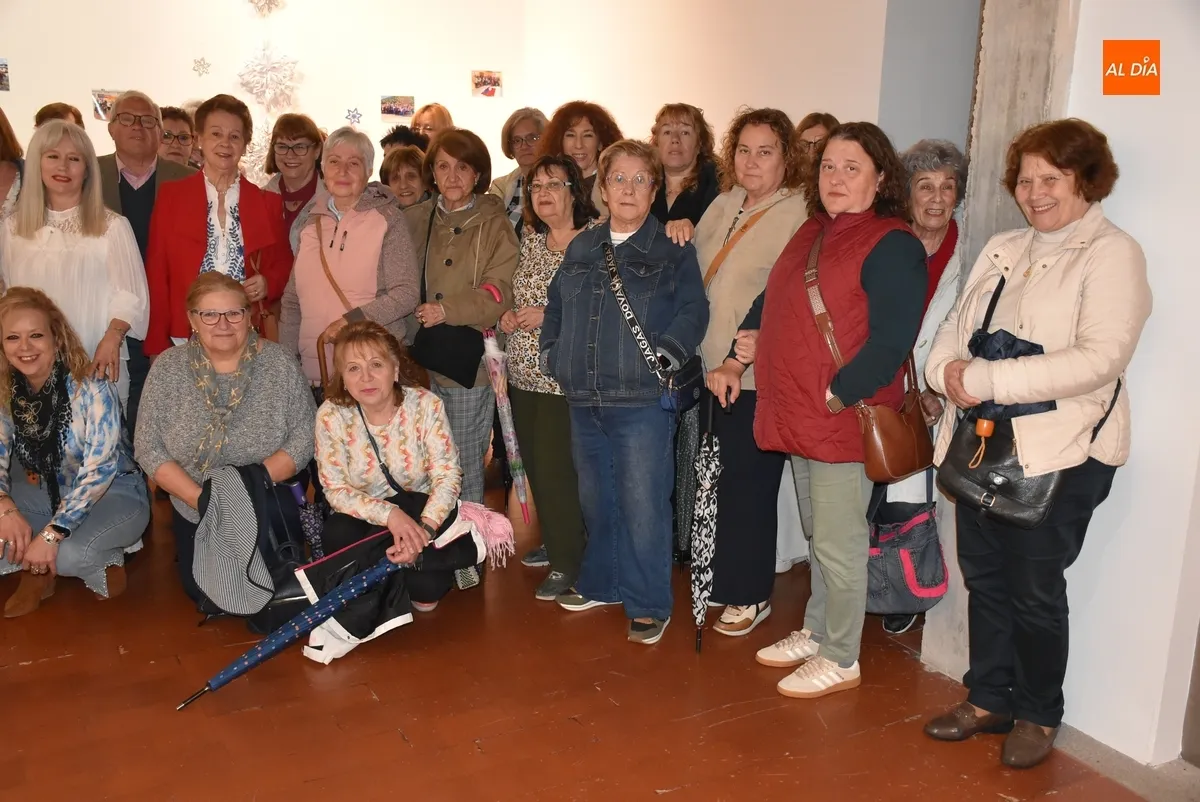 Foto 4 - Amanecer muestra en la Casa de la Cultura sus creaciones durante el curso 2024/2025