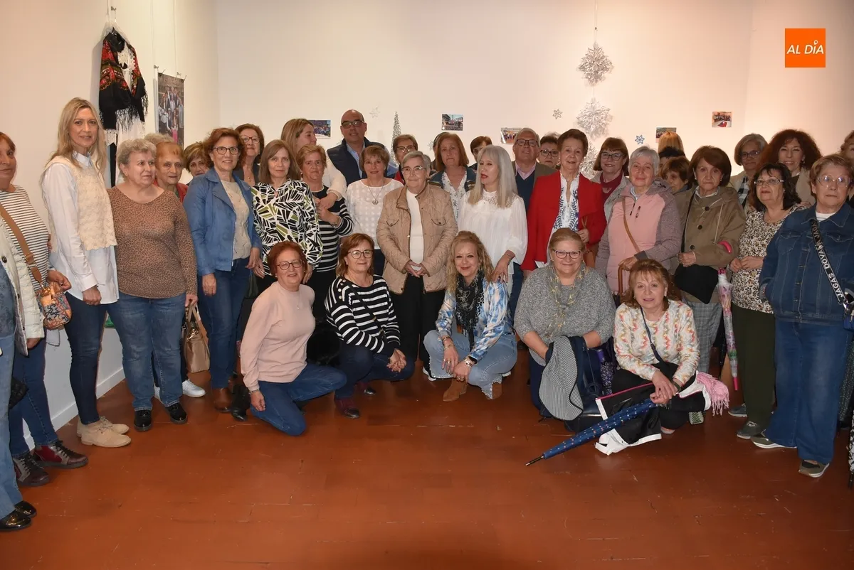 Foto 5 - Amanecer muestra en la Casa de la Cultura sus creaciones durante el curso 2024/2025