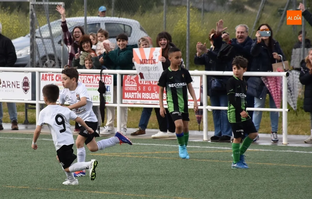 Foto 8 - El Jai Alai-Bol&iacute;var deja sin Liga Prebenjam&iacute;n al Ciudad Rodrigo CF... pero no sin fiesta
