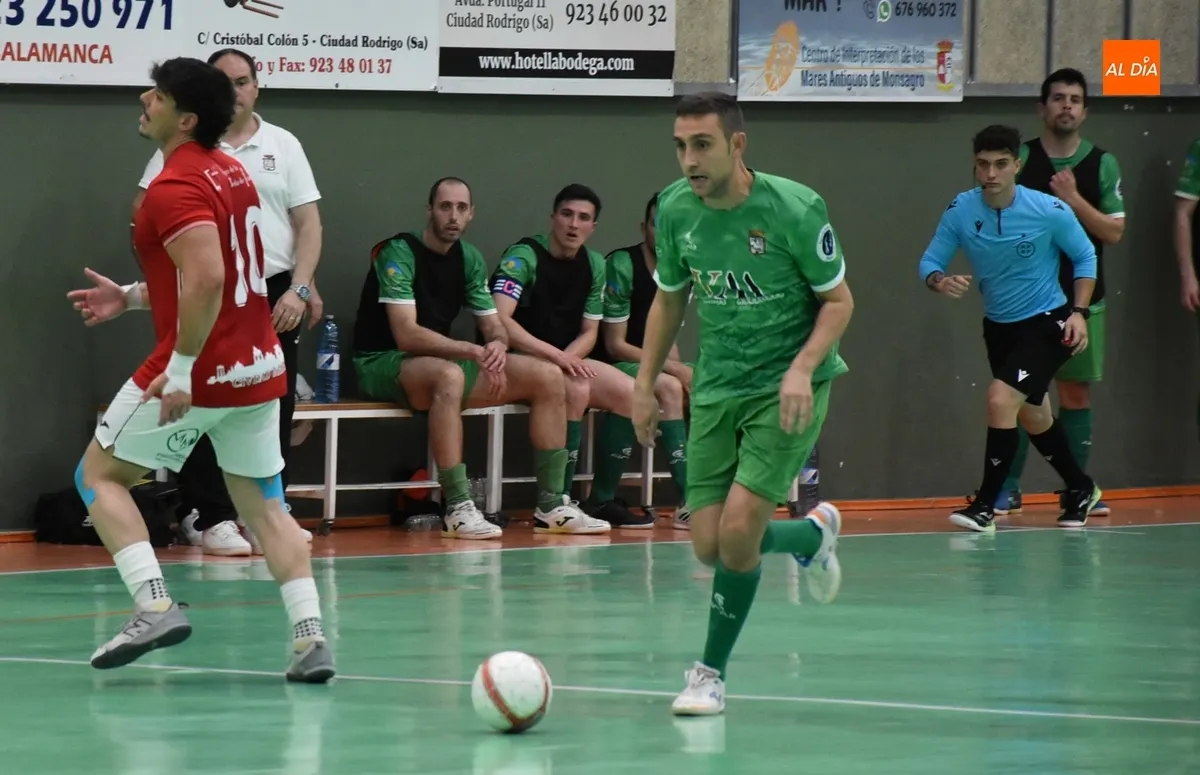 Foto 3 - Amargo fin de temporada para el III Senior, que sufri&oacute; a un &aacute;rbitro que ni se sab&iacute;a el reglamento 