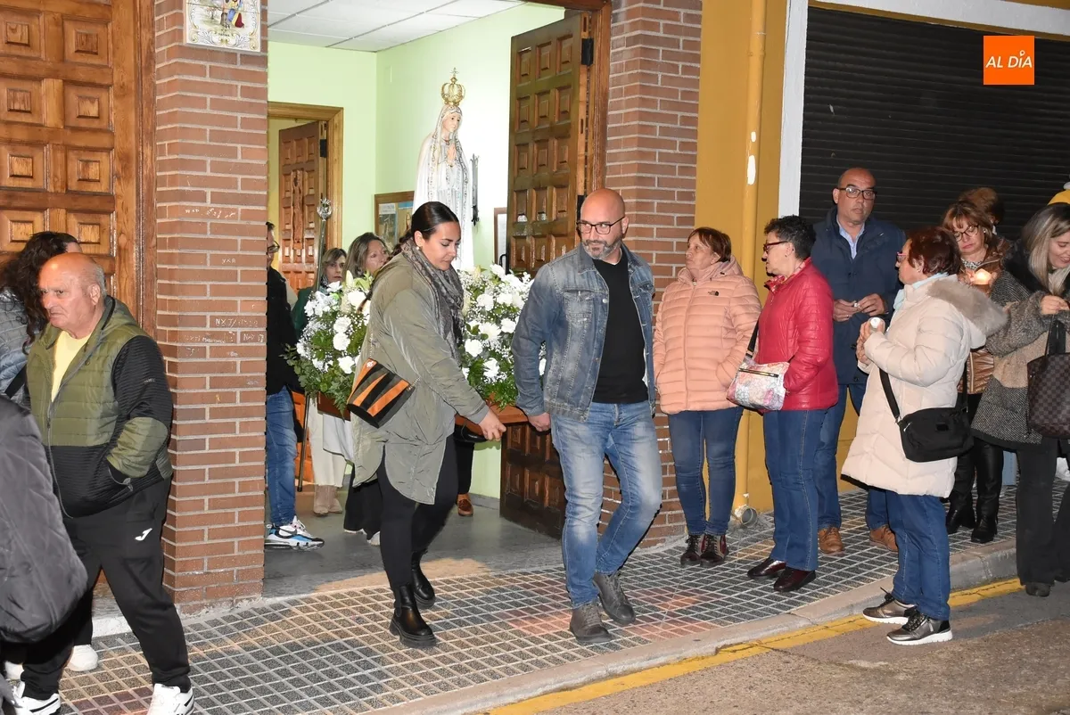 Foto 2 - La lluvia sorprende a la Virgen de F&aacute;tima en su salida nocturna por el Valle de San Mart&iacute;n