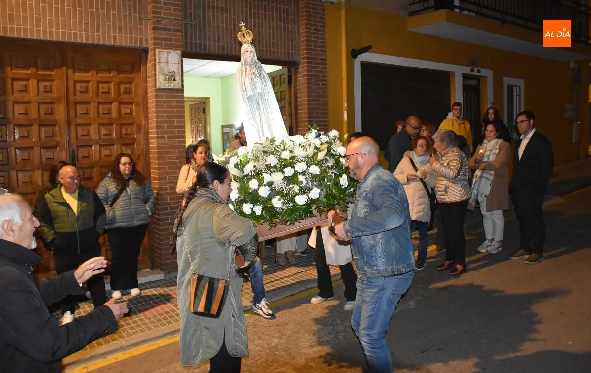 Foto 3 - La lluvia sorprende a la Virgen de F&aacute;tima en su salida nocturna por el Valle de San Mart&iacute;n