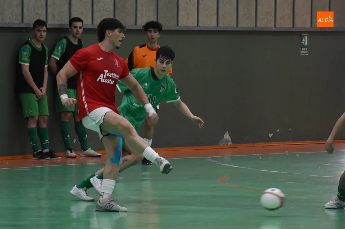 Foto 9 - Amargo fin de temporada para el III Senior, que sufri&oacute; a un &aacute;rbitro que ni se sab&iacute;a el reglamento 