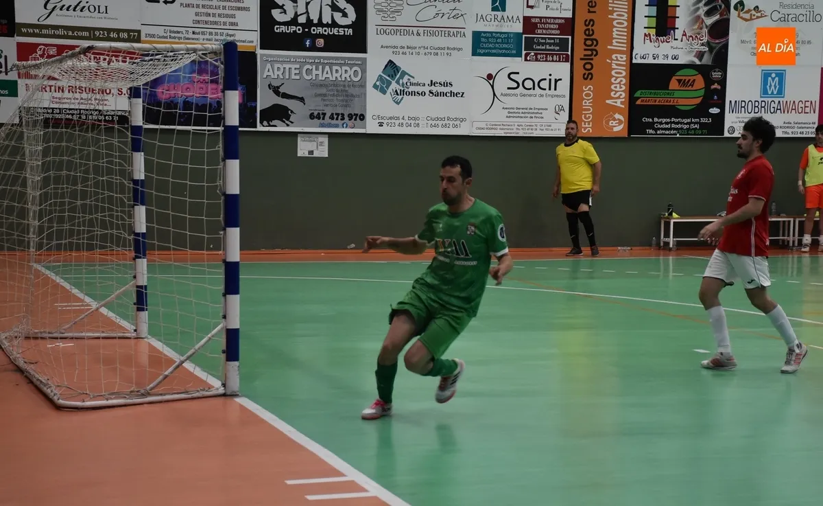 Foto 11 - Amargo fin de temporada para el III Senior, que sufri&oacute; a un &aacute;rbitro que ni se sab&iacute;a el reglamento 