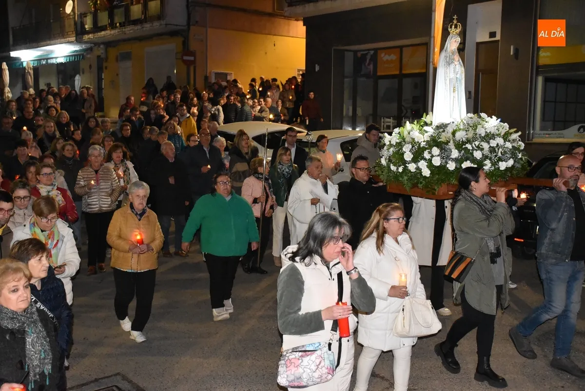 Foto 9 - La lluvia sorprende a la Virgen de F&aacute;tima en su salida nocturna por el Valle de San Mart&iacute;n