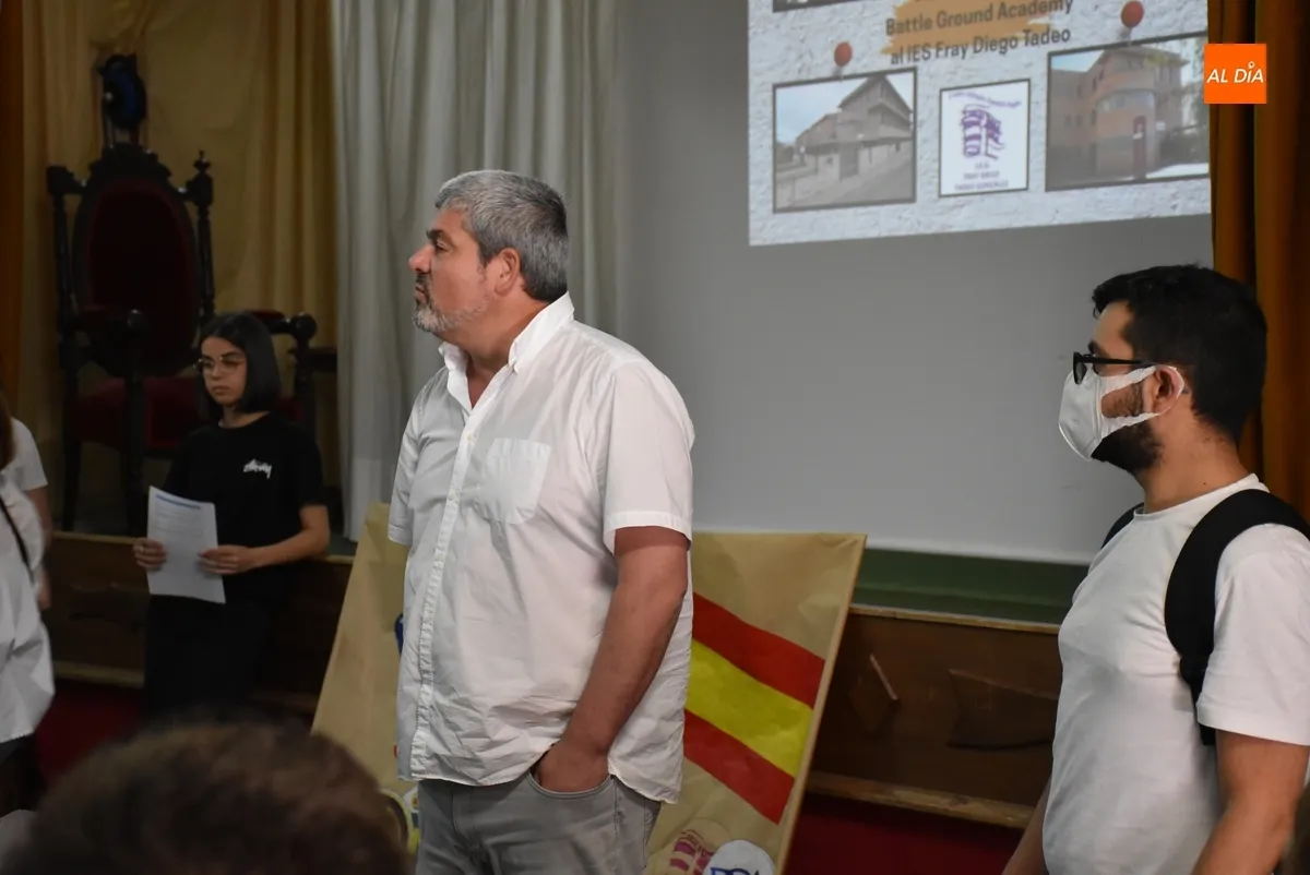 Foto 3 - Los j&oacute;venes de Estados Unidos recorren el IES Fray Diego y el centro hist&oacute;rico de Ciudad Rodrigo
