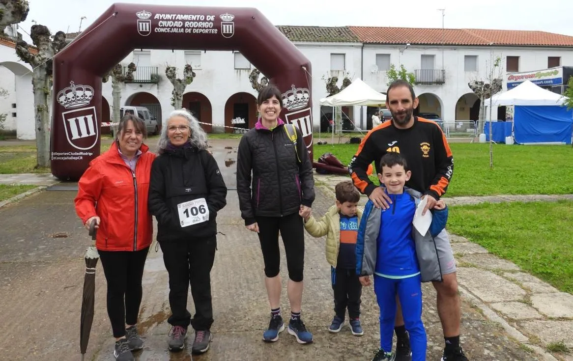 Foto 4 - Adri&aacute;n Mart&iacute;n y Ester Rodr&iacute;guez triunfan en la 2&ordf; Carrera Popular de &Aacute;gueda