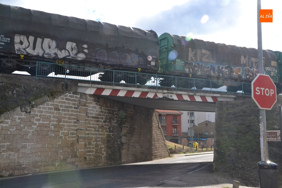 El paso bajo la vía del tren estará cortado tres noches la próxima semana
