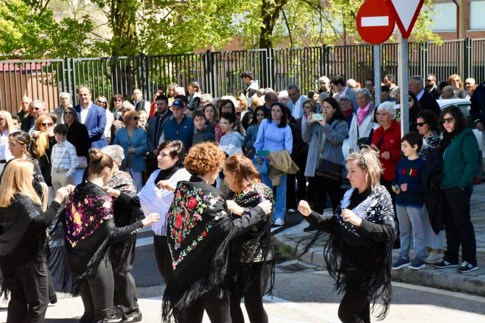 Guijuelo honra a San José Obrero con procesión y bailes tradicionales