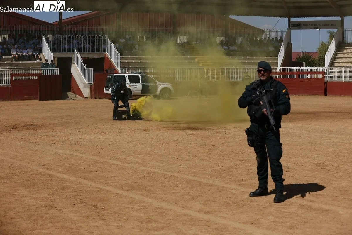 Demostración de la Guardia Civil en el Recinto Ferial de la Diputación de Salamanca ante 2.000 escolares. Foto de David Sañudo