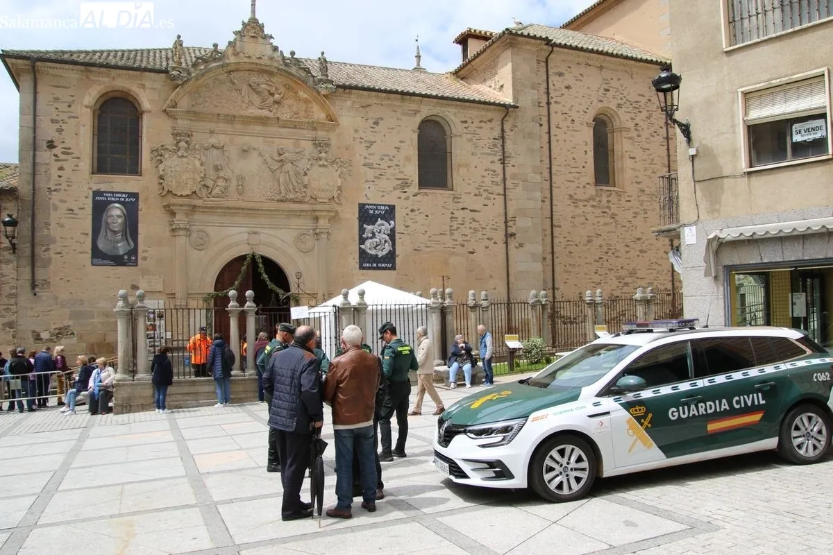 Despliegue de la Guardia Civil en Alba de Tormes con motivo de la veneración de las reliquias de Santa Teresa de Jesús 