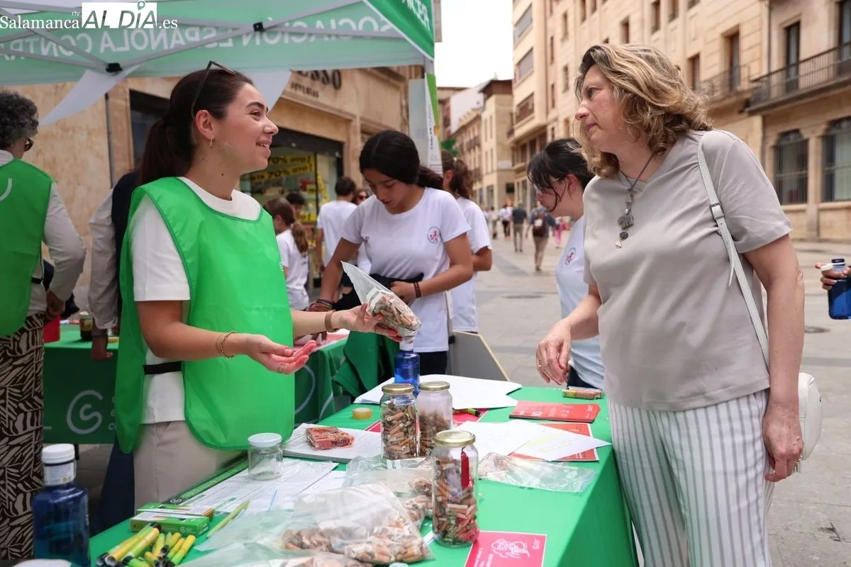 Actos con motivo del Día Mundial Sin Tabaco de la Asociación Española Contra el Cáncer (AECC) en la plaza del Liceo de Salamanca. Fotos: David Sañudo