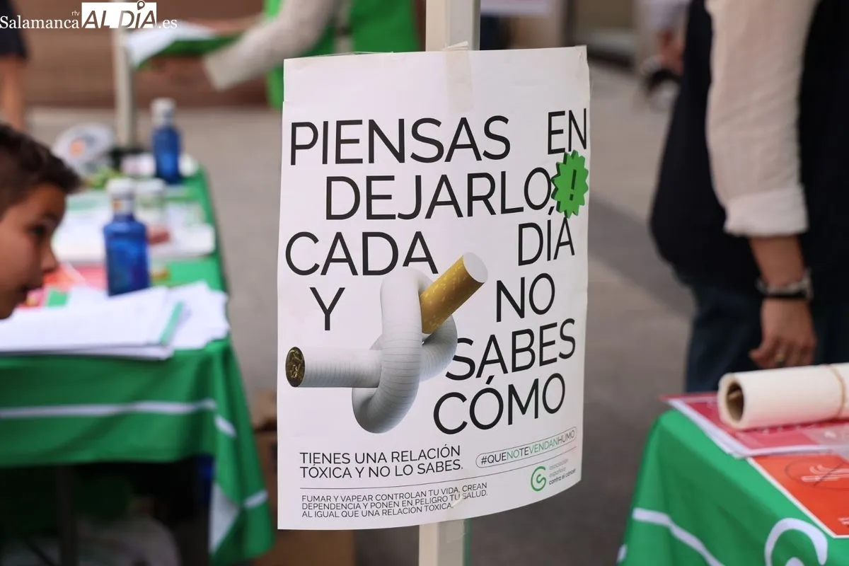 Actos con motivo del Día Mundial Sin Tabaco de la Asociación Española Contra el Cáncer (AECC) en la plaza del Liceo de Salamanca. Fotos: David Sañudo