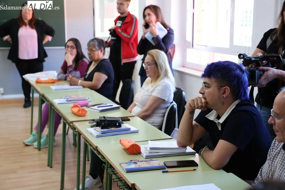 El alcalde, Carlos García Carbayo, durante su visita este martes a los primeros cursos ya en desarrollo en el Centro de Formación y Orientación Laboral (CEFOL). Foto de David Sañudo