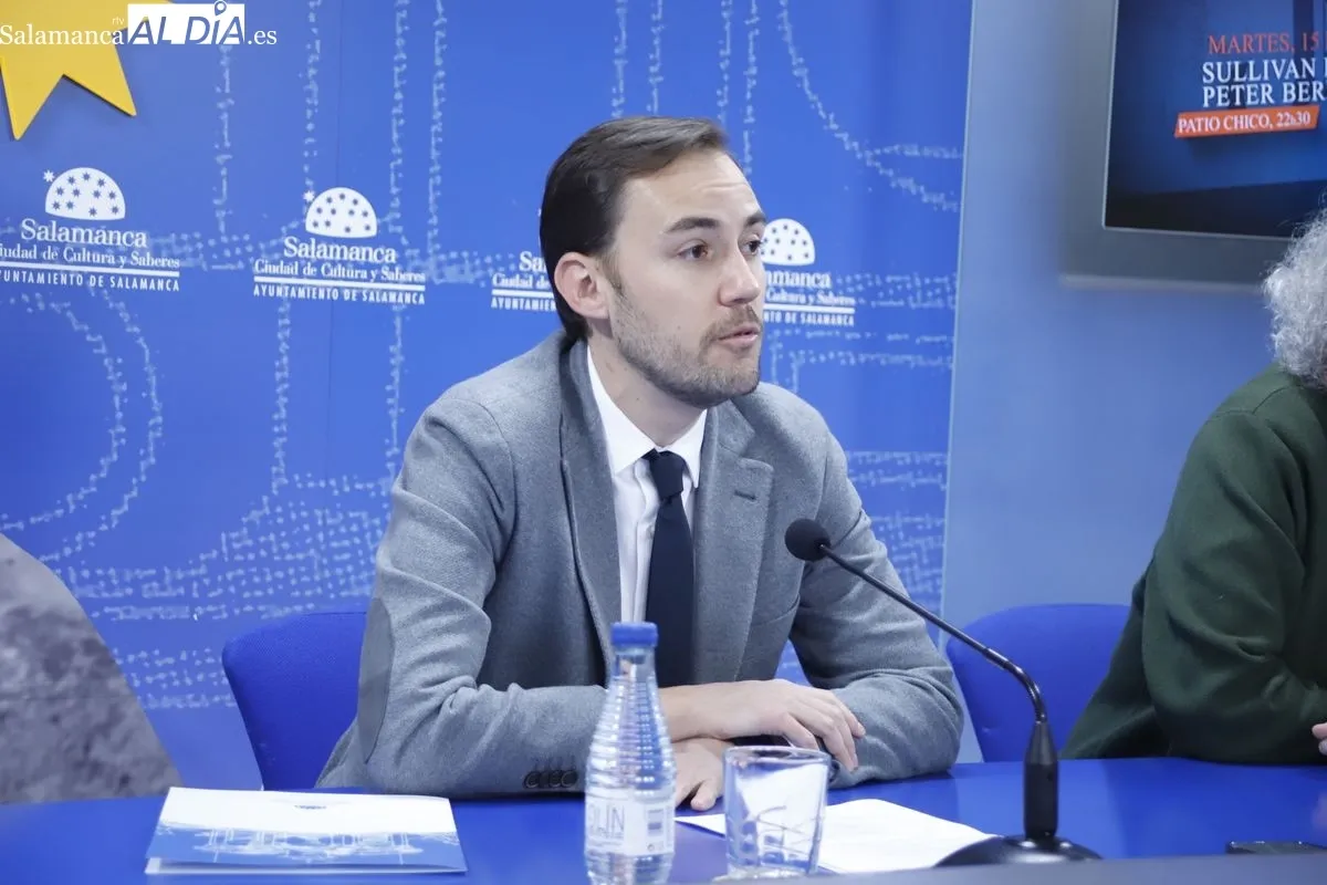 El concejal de Cultura, Ángel Fernández, y Fernando Viñals presentan el VIII Festival Internacional de Jazz