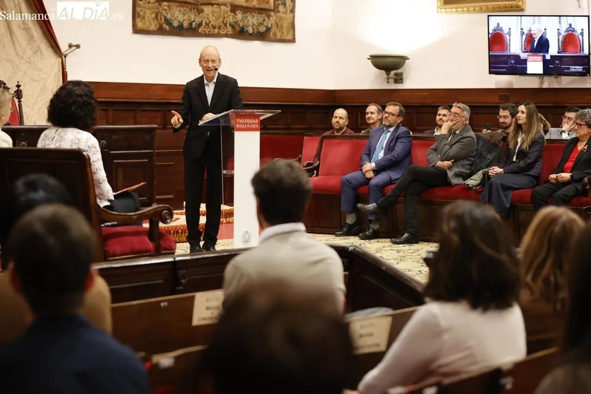 El prestigioso filósofo político Michael Sandel, profesor de la Universidad de Harvard y Premio Princesa de Asturias de Ciencias Sociales 2018, ha participado este martes en el ciclo de conferencias organizado con motivo del V Centenario de la Escuela de 