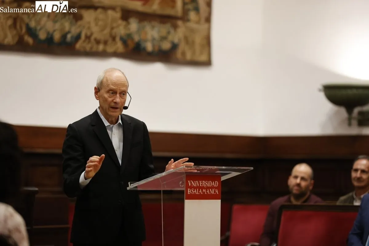 El prestigioso filósofo político Michael Sandel, profesor de la Universidad de Harvard y Premio Princesa de Asturias de Ciencias Sociales 2018, ha participado este martes en el ciclo de conferencias organizado con motivo del V Centenario de la Escuela de 