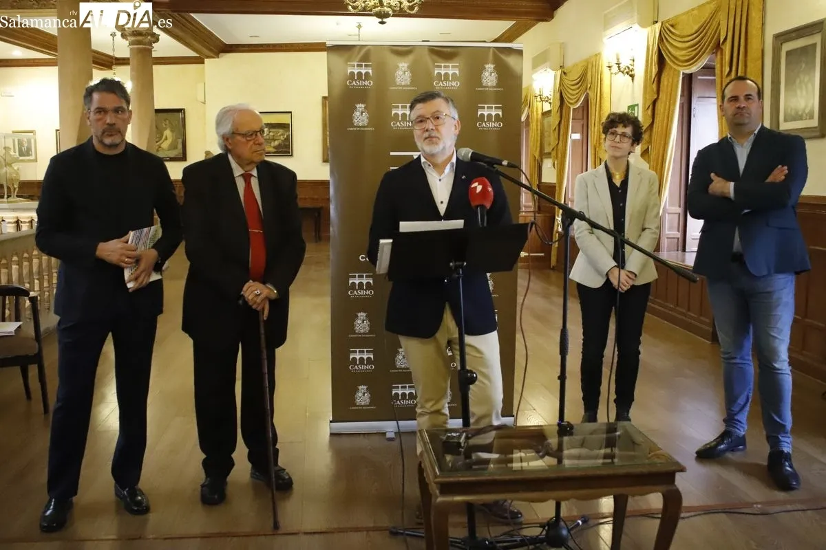 Inauguración de la exposición 'Lienzos de luz y sombra'. Fotos: Ángel Puma