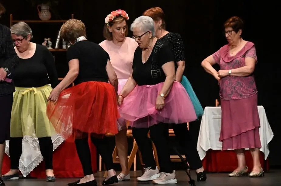 Foto 4 - Tarde de risas en el Teatro con los alumnos de la Universidad de la Experiencia