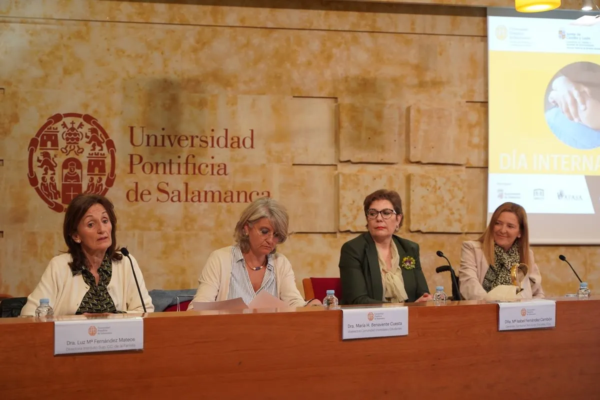 Foto 6 - Salamanca analiza los retos de la protecci&oacute;n infantil en la I Jornada de Acogimiento Familiar en la UPSA