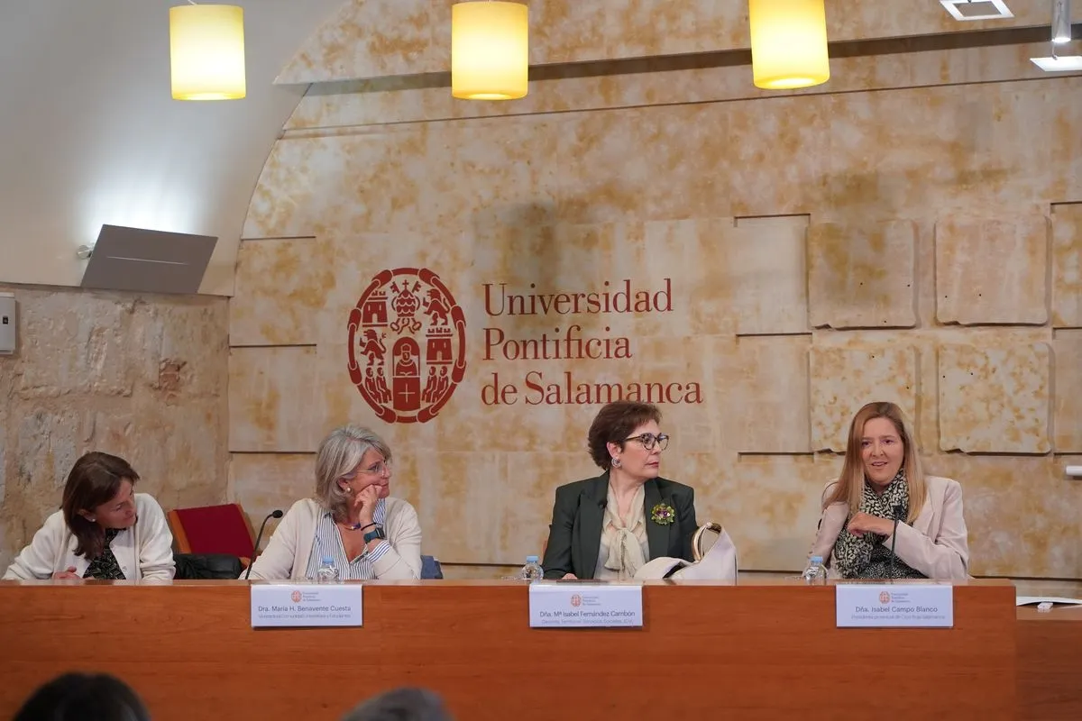 Foto 5 - Salamanca analiza los retos de la protecci&oacute;n infantil en la I Jornada de Acogimiento Familiar en la UPSA