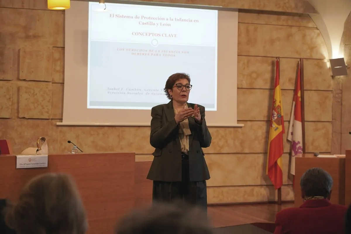 Foto 4 - Salamanca analiza los retos de la protecci&oacute;n infantil en la I Jornada de Acogimiento Familiar en la UPSA