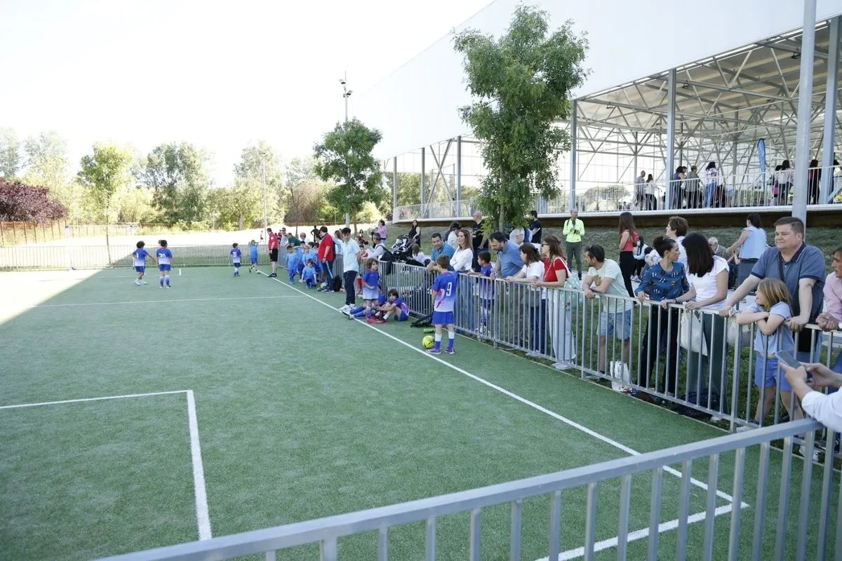 Finales prebenjamines de baloncesto y fútbol sala del Programa de Juegos Escolares en la Ciudad Deportiva Lazarillo, en Tejares. Fotos: David Sañudo