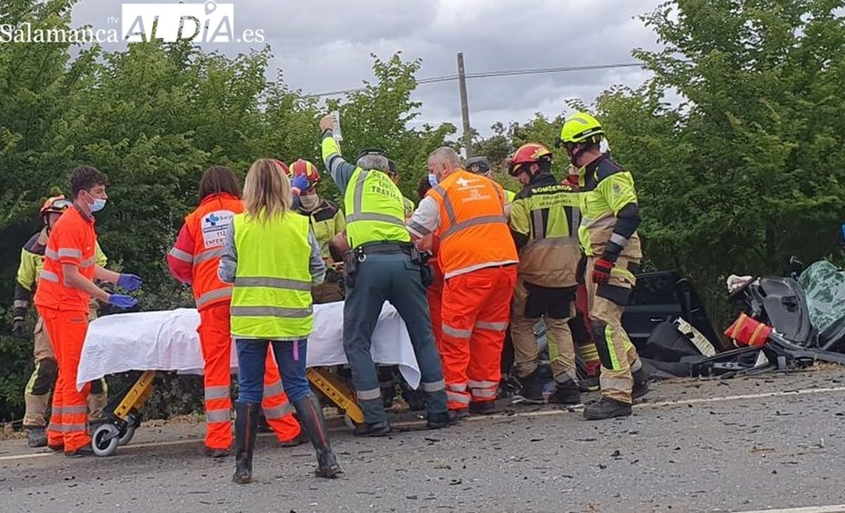 Un fallecido y un herido tras el vuelco de una furgoneta en la A-66 a su paso por Mozárbez