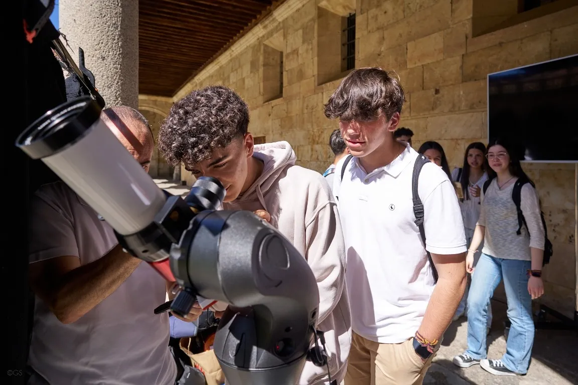 21 de junio. El FÀCYL presenta GRANTECAN al límite del universo, un espectáculo de poesía y lecturas en voz alta que hibrida ciencia y belleza