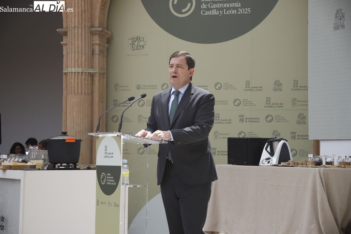 Mañueco participa en la I Cumbre Internacional de Gastronomía de Castilla y León, celebrada en Salamanca