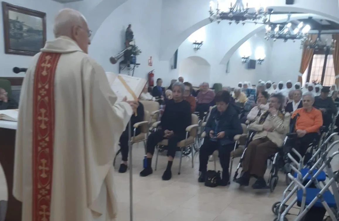 Foto 3 - El Hospital de la Pasi&oacute;n recibe la visita de las Siervas de Mar&iacute;a de Salamanca