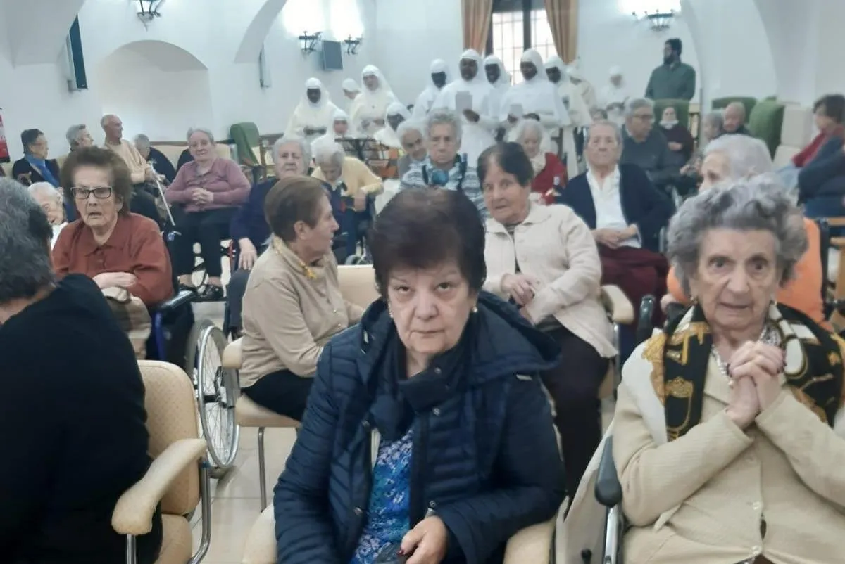 Foto 4 - El Hospital de la Pasi&oacute;n recibe la visita de las Siervas de Mar&iacute;a de Salamanca