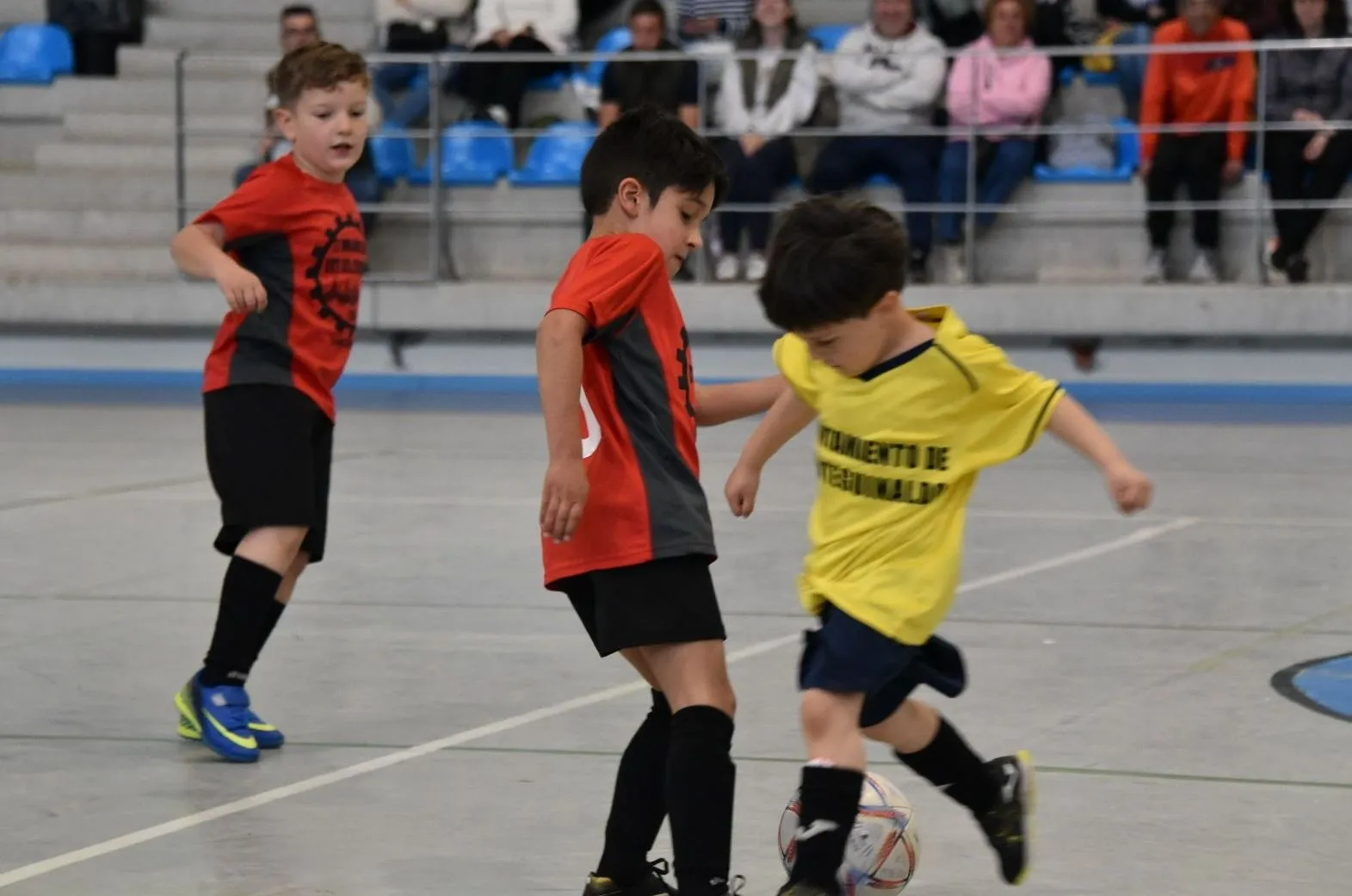 Foto 11 - El Ciudad Rodrigo juega a cubierto una nueva jornada de su Liga Prebenjam&iacute;n