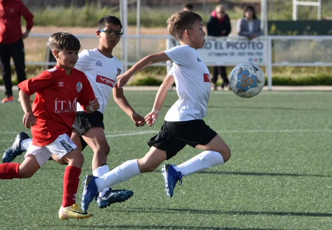 Foto 2 - Enorme victoria del Benjam&iacute;n A del Ciudad Rodrigo para acabar la liga en una fabulosa 4&ordf; plaza