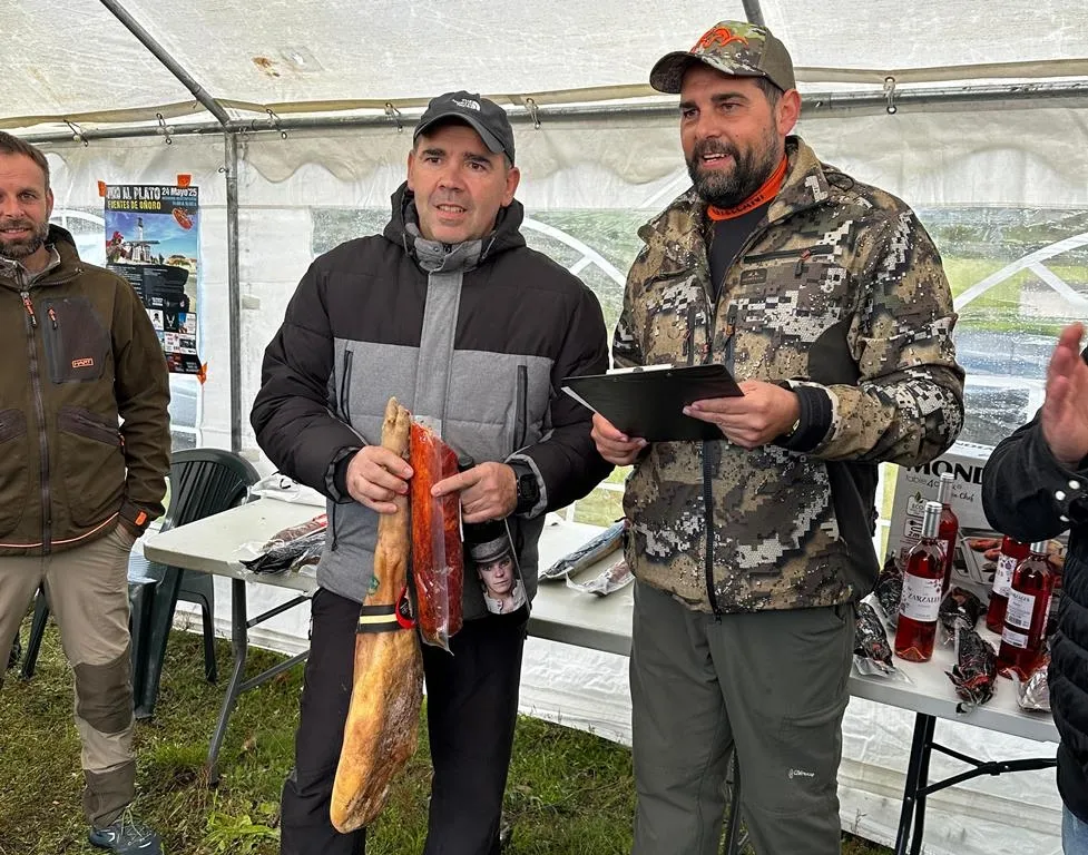Foto 8 - Daniel Cenzual gana la tirada al plato de las fiestas de La Atalaya