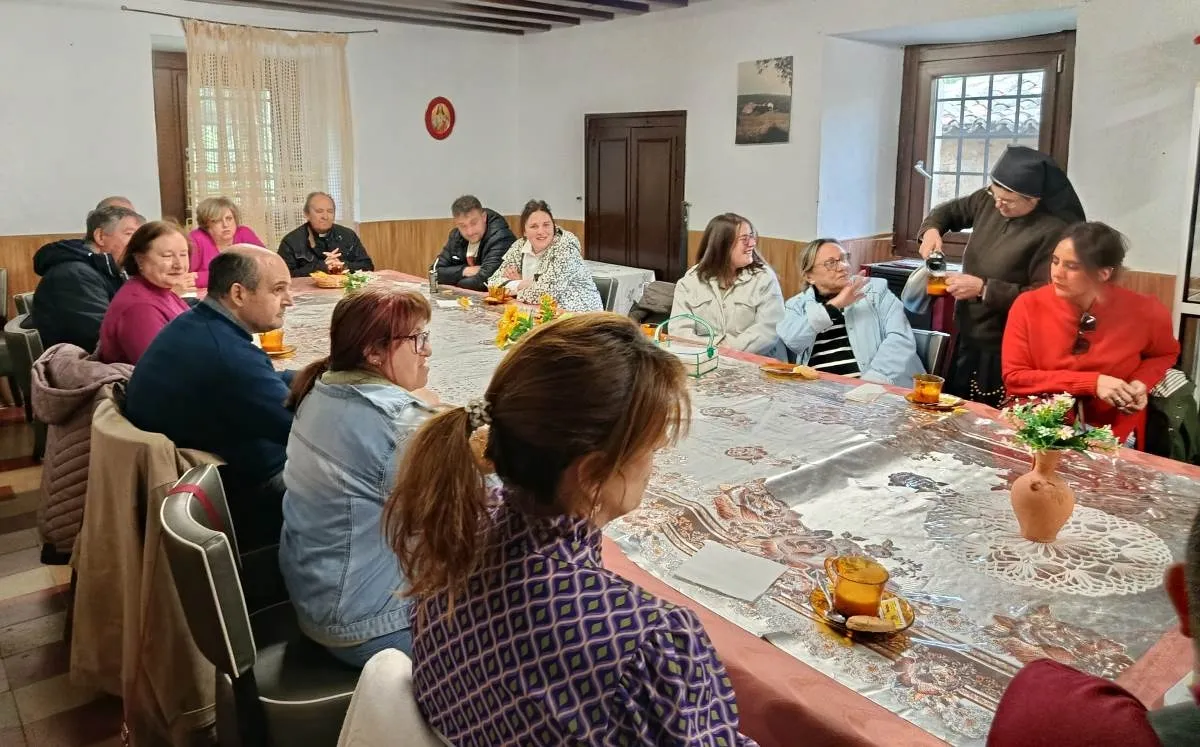 Foto 7 - San Andr&eacute;s entrega al Zarzoso lo recopilado en su campa&ntilde;a solidaria de Cuaresma