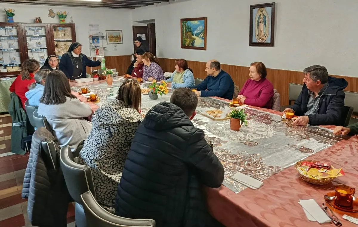 Foto 6 - San Andr&eacute;s entrega al Zarzoso lo recopilado en su campa&ntilde;a solidaria de Cuaresma